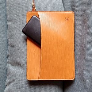 🦃 LOUIS VUITTON Pochette Homme Epi Leather.